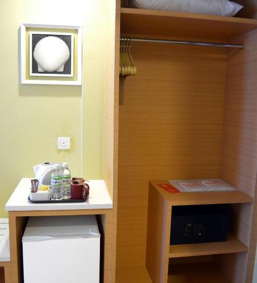 اتاق سوپریور با چشم‌انداز جانبی دریا, Hompton By The Beach Penang