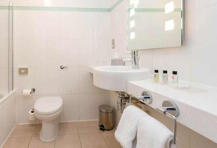 Номер Deluxe Кровать Кинг, The Park Royal Hotel & Spa