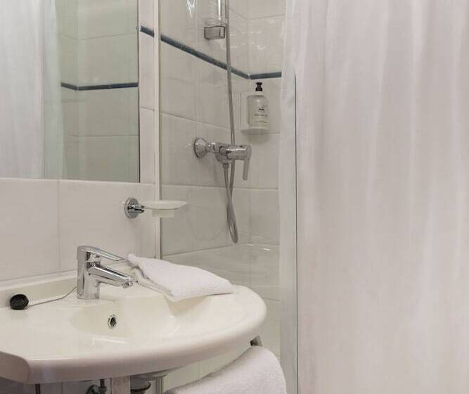 Номер Superior, Ibis Styles Charleroi Airport Aero 44