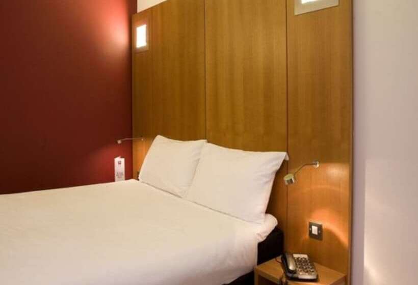 Quarto Estandar, Ibis Swansea