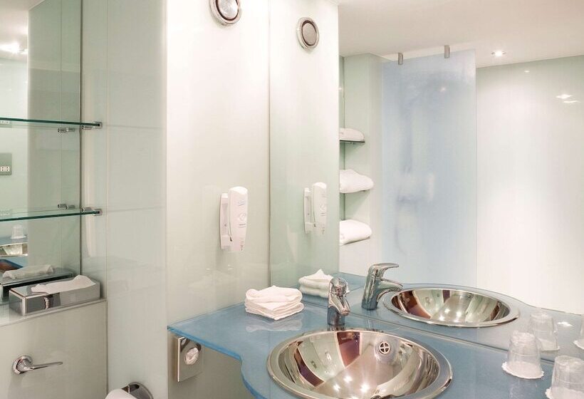 Quarto Estandar, Ibis Swansea