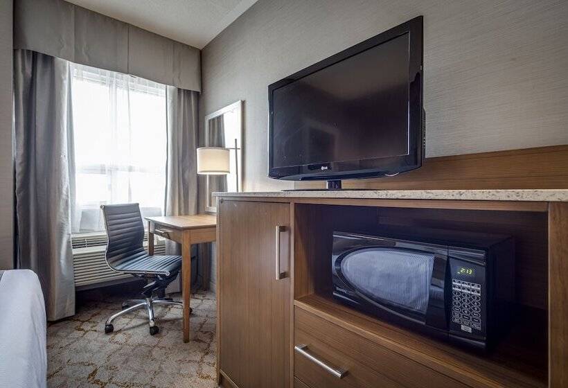 Suíte, Monte Carlo Inn Vaughan Suites