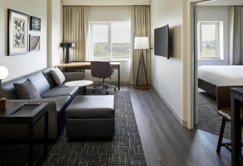 Suite Lit King, Residence Inn By Marriott Montreal Airport