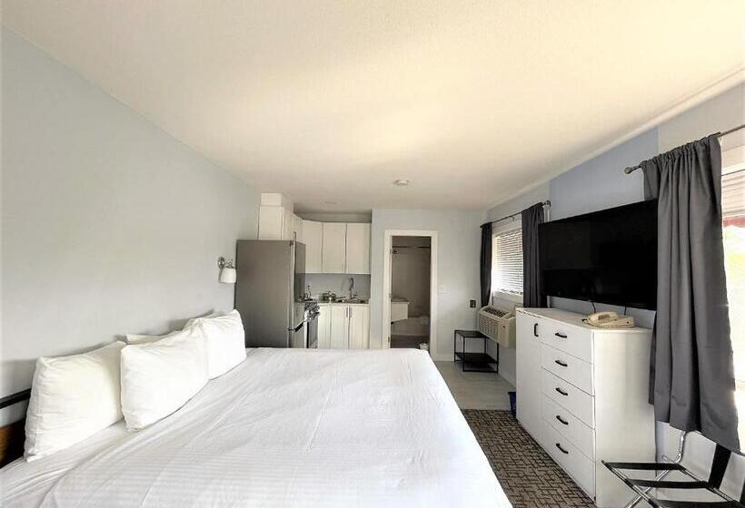 キングサイドベッドのスタンダードワンルーム, Super 8 By Wyndham Lake Country/winfield Area