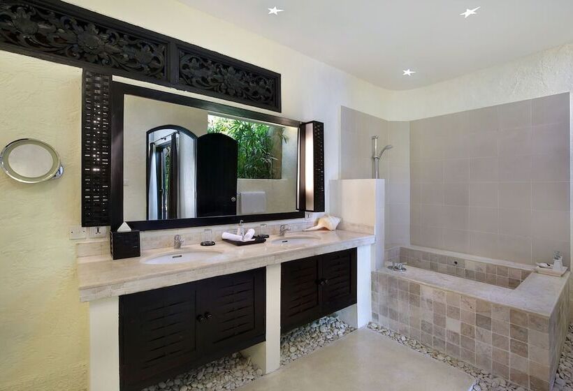 Вилла 3 Спальни с Бассейном, Impiana Private Villas Seminyak
