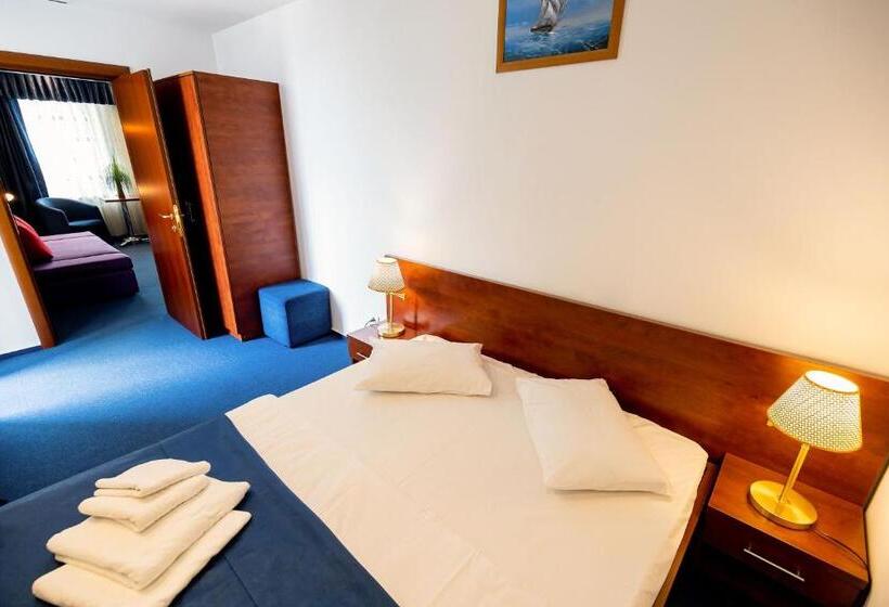 Suite with Terrace, Samaa