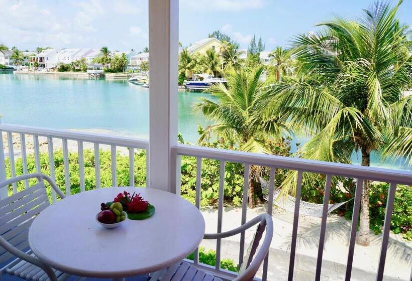 سوییت لوکس, Sandyport Beach Resort