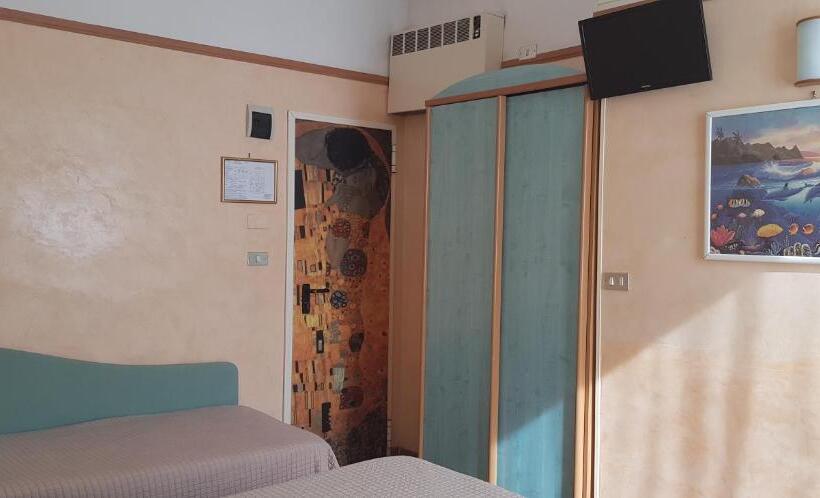 اتاق استاندارد یک نفره, Britannia Rimini Marina Centro