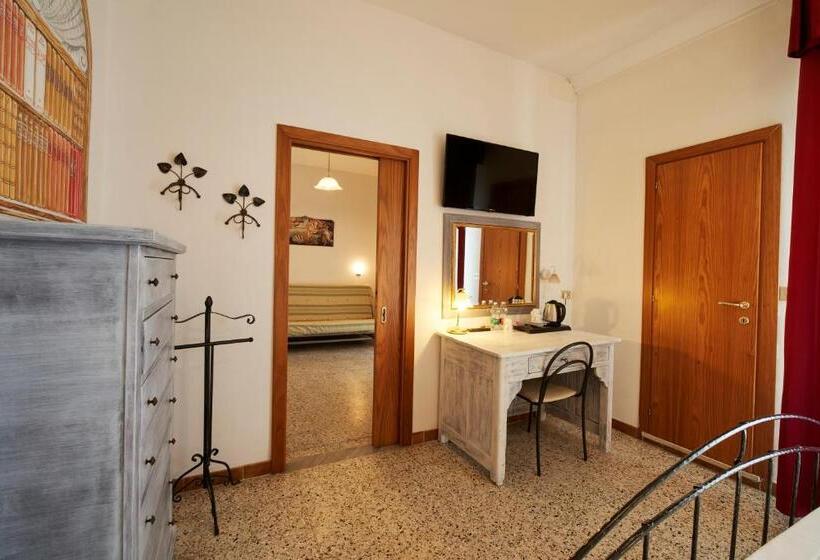جناح مطلّ علي البحر, Estate