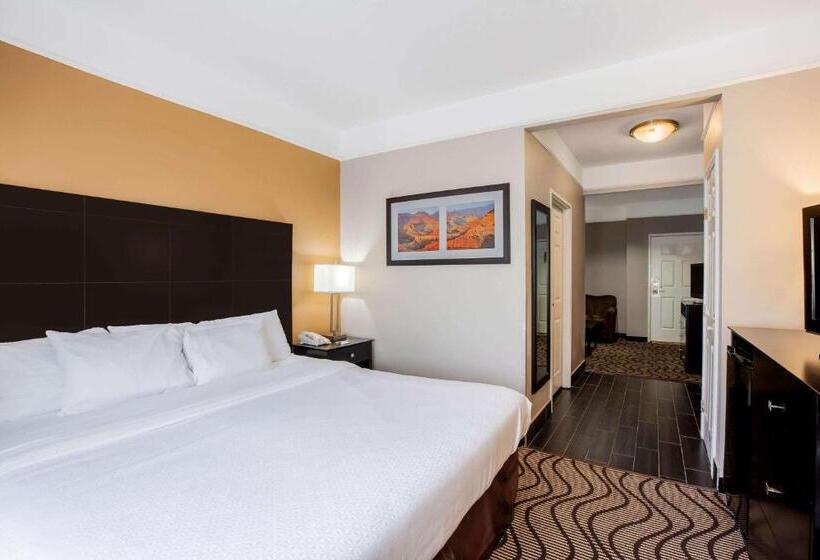 带大床的行政房间, La Quinta By Wyndham Pasadena