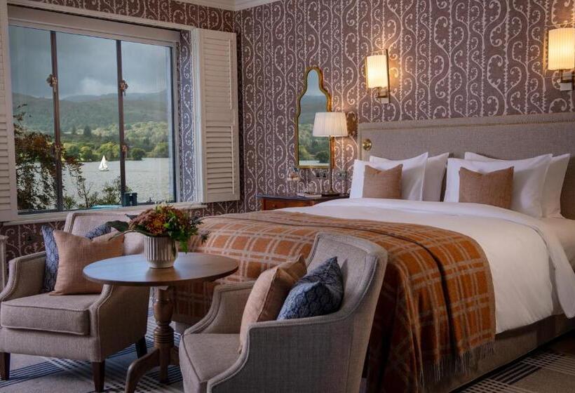 Suite with lake view, Langdale Chase