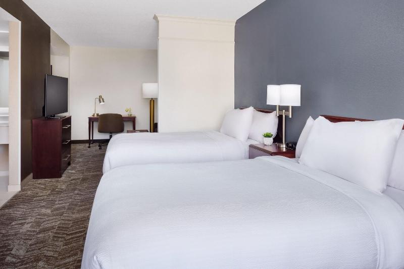 Номер Стандарт, Microtel Inn & Suites By Wyndham Gardendale