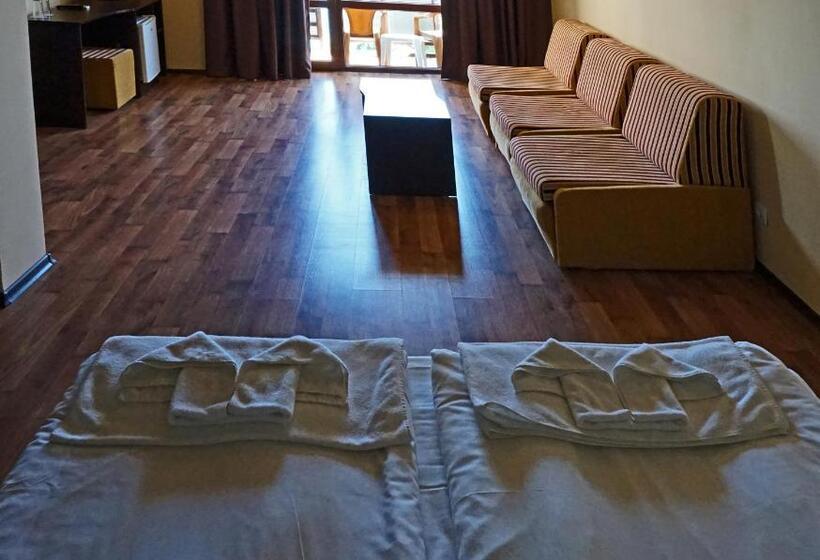 Люкс Вид на Море, Bisser Hotel   Free Parking   Free Pool Access