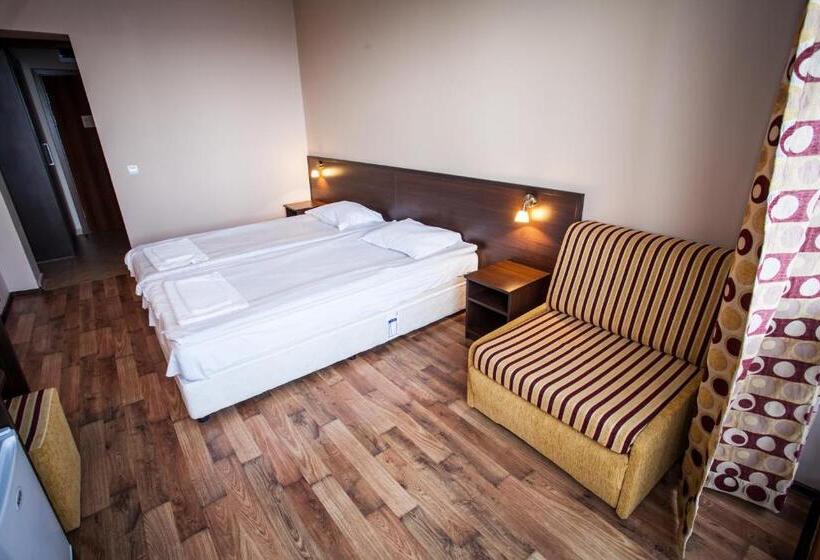 スーペリアトリプルルーム, Bisser Hotel   Free Parking   Free Pool Access