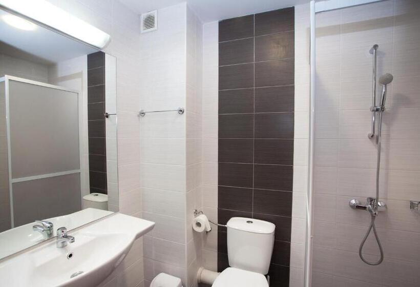 Трехместный Номер Superior, Bisser Hotel   Free Parking   Free Pool Access