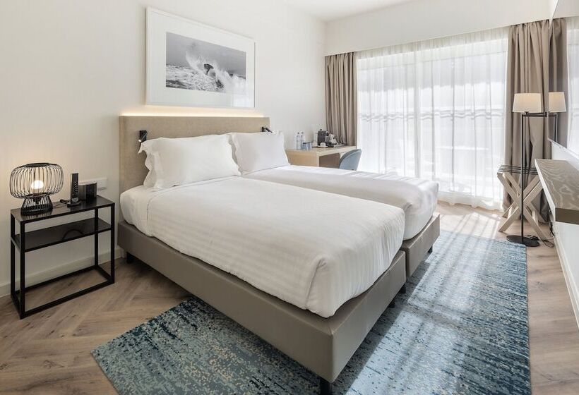 سوئیت 2 خوابه, Crowne Plaza Caparica Lisbon