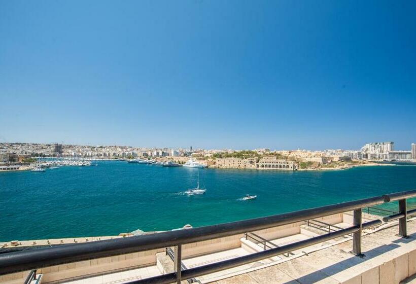 Номер Deluxe Вид на Море, Grand Hotel Excelsior