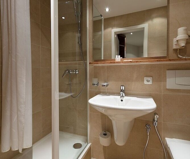 Quarto Triplo Estandar, Central Hotel Apart München