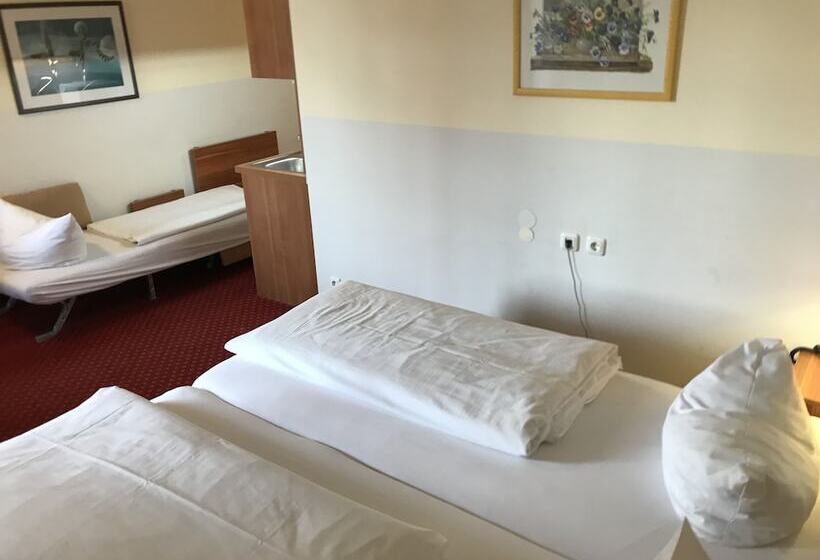 Номер Стандарт Трехместный, Central Hotel Apart München