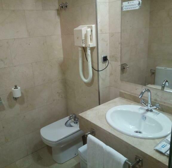 اتاق استاندارد سه نفره, Olimpia Hoteles
