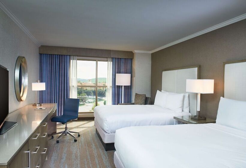 스탠다드 룸 더블 침대 2개, Doubletree By Hilton Irvine   Spectrum