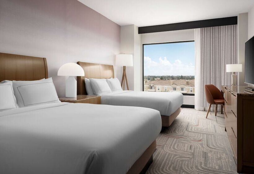 חדר סטנדרט שתי מיטות זוגיות, Doubletree By Hilton Irvine   Spectrum