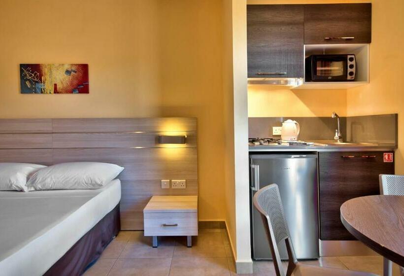 استودیوی استاندارد, Luna Holiday Complex