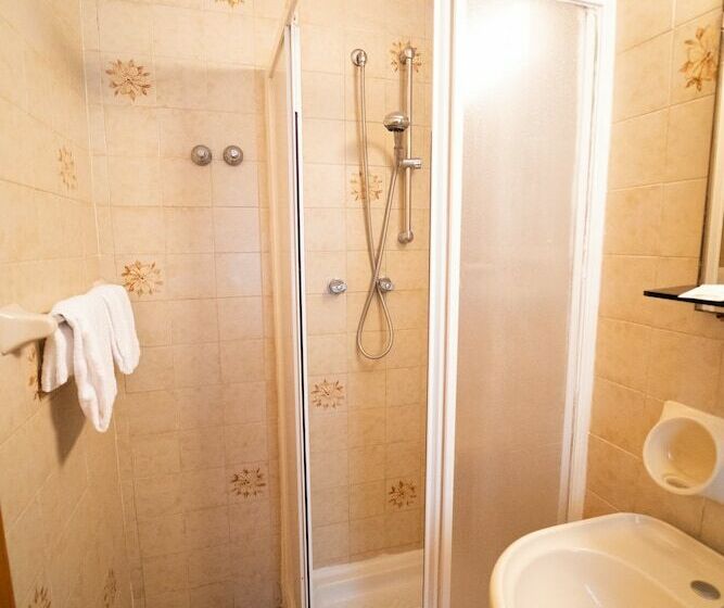 اتاق استاندارد چهار تخته, San Pietro