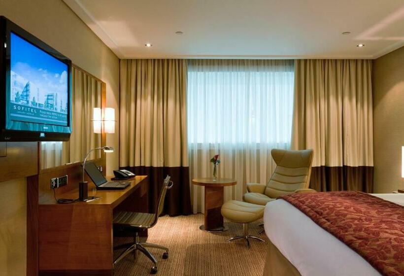 Номер Клуб Кровать Кинг, Sofitel London Heathrow