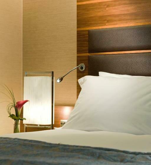 Номер Классика Двуспальная Кровать, Sofitel London Heathrow