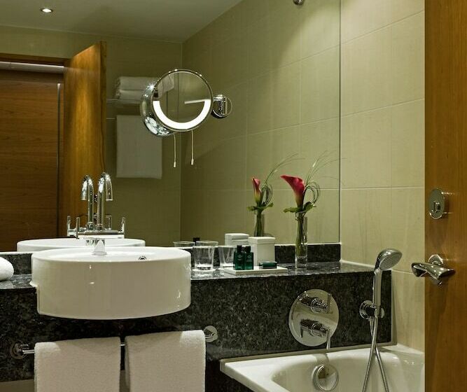 Номер Классика Двуспальная Кровать, Sofitel London Heathrow