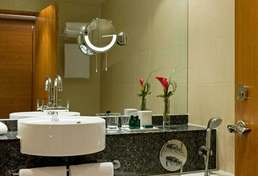 Номер Superior, Sofitel London Heathrow