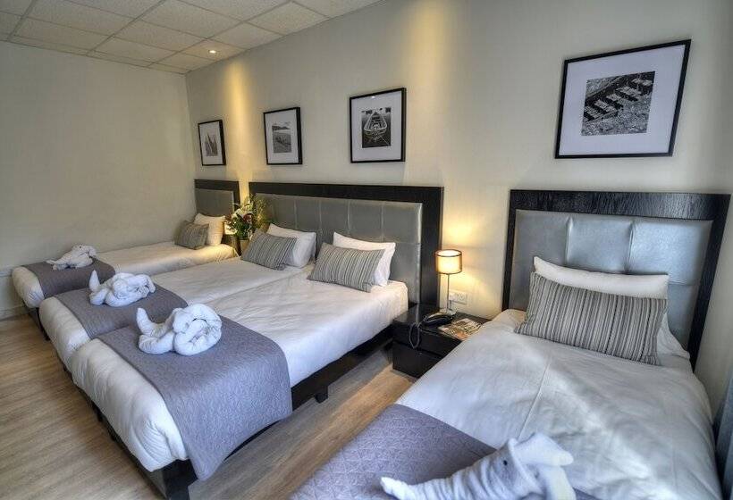 اتاق استاندارد چهار تخته, St Julians Bay