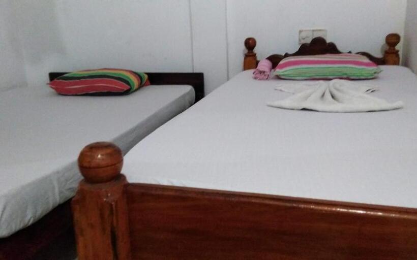 Трехместный Номер Комфорт, Tharuka Rest Inn