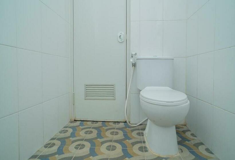 اتاق لوکس, Urbanview Hotel Bubusini Batu By Reddoorz