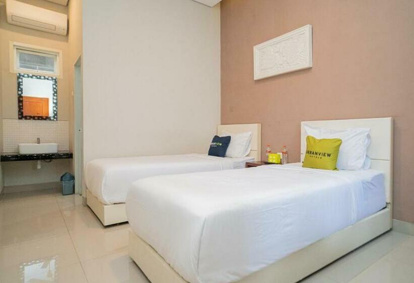 اتاق لوکس, Urbanview Hotel Bubusini Batu By Reddoorz