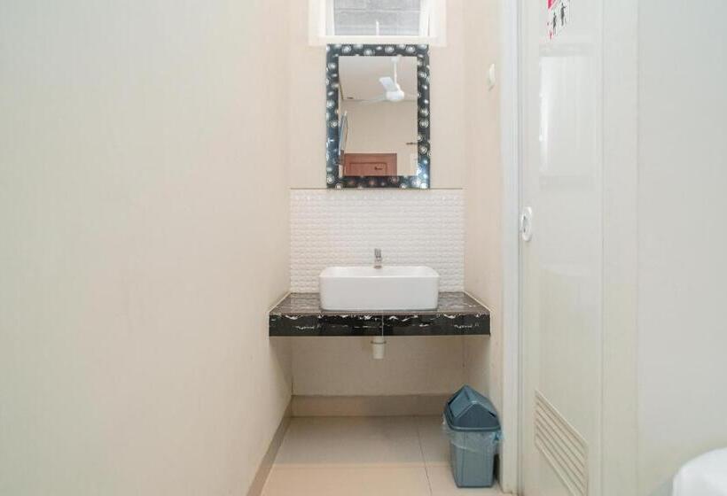 اتاق لوکس, Urbanview Hotel Bubusini Batu By Reddoorz
