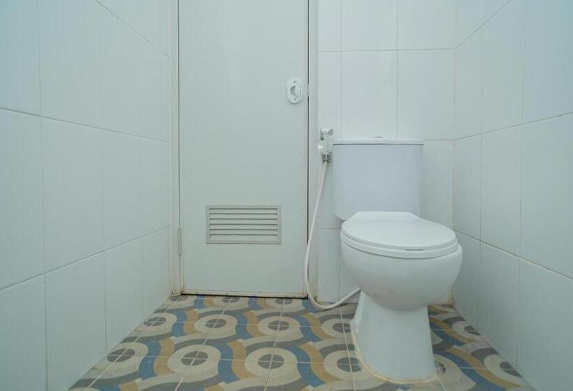 اتاق اکونومی, Urbanview Hotel Bubusini Batu By Reddoorz