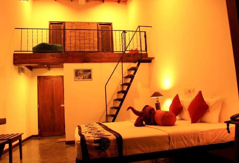 اتاق لوکس, Rowinrich Cottages