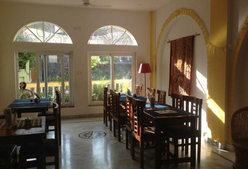 Deluxe Room Mountain View, Seventh Heaven Inn Rishikesh