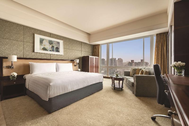 Deluxe room with river view, Shangrila Chengdu
