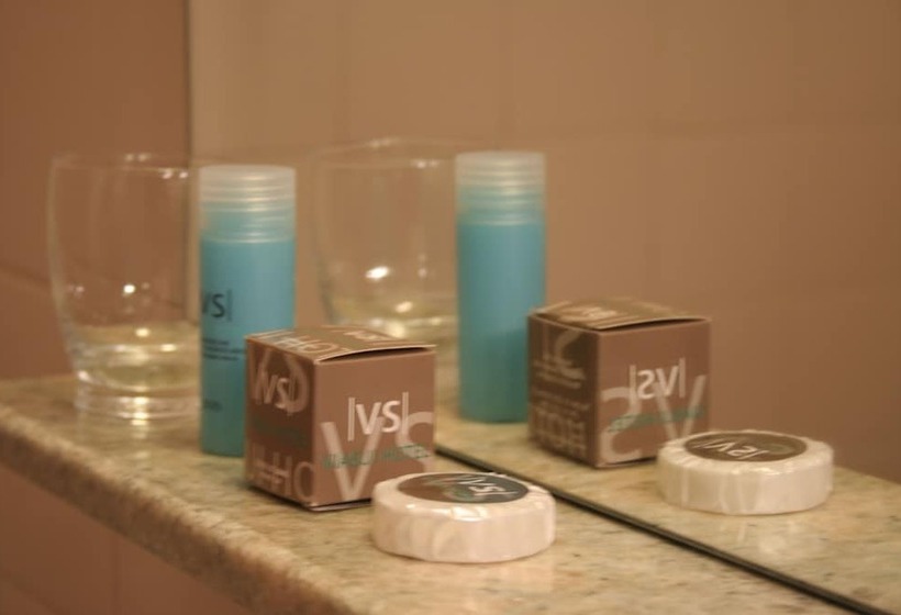 اتاق استاندارد سه نفره, Viasui