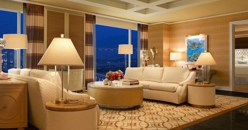 Suite with lake view, Wynn Macau