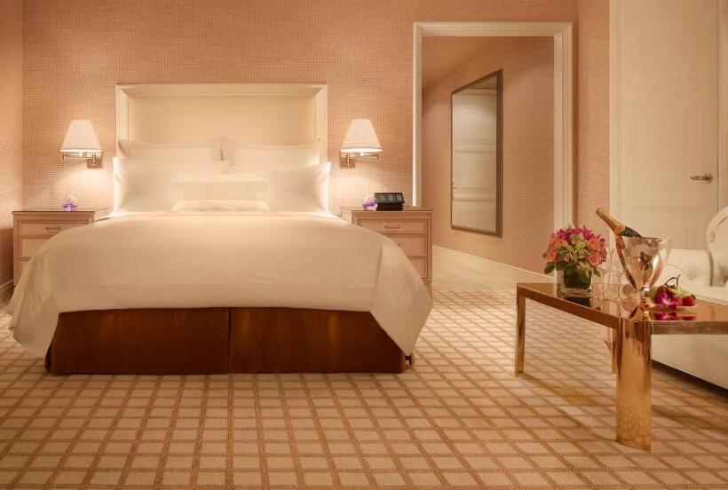 اتاق دلوکس با تخت کینگ و چشم‌انداز شهر, Wynn Macau