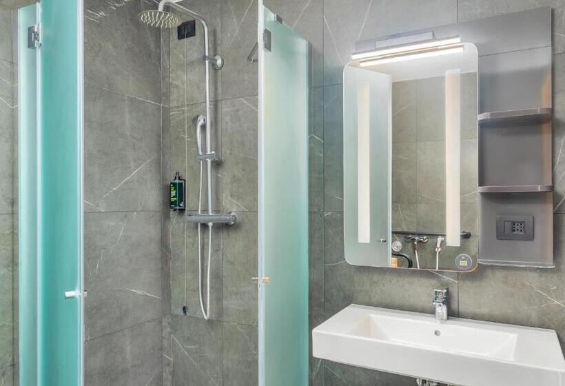 اتاق استاندارد با چشم‌انداز شهر, B&b Hotel Milano City Center Duomo