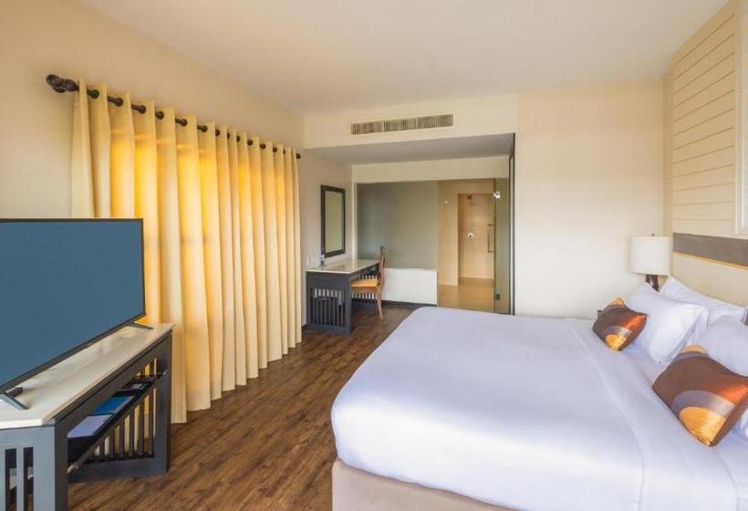 디럭스 스위트, Deevana Plaza Phuket   Sha Extra Plus