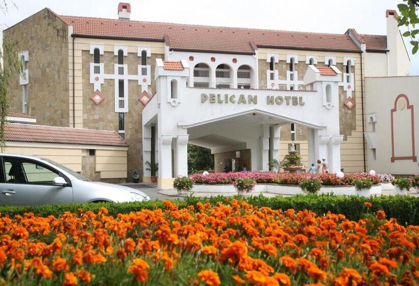 可看到停车场的标准间, Duni Pelican Hotel   All Inclusive