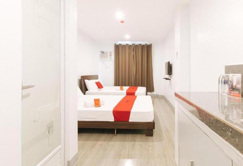 Семейный Номер, Reddoorz Near Zobel Roxas St