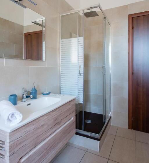 اتاق استاندارد با بالکن, Naro Suites And Rooms