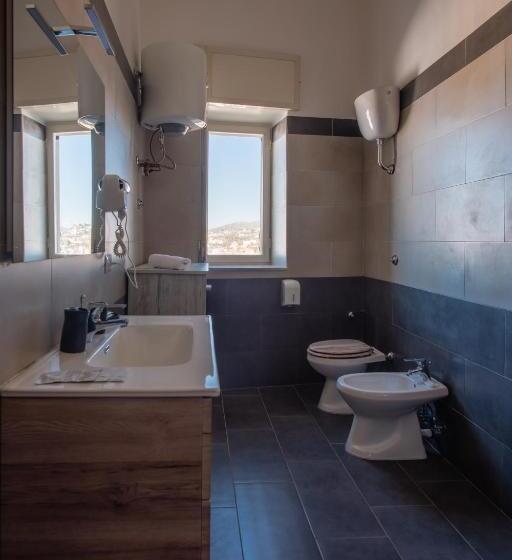 اتاق لوکس با چشم‌انداز دریا, Naro Suites And Rooms